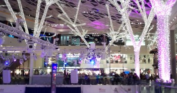 Weihnachtsbeleuchtung im Shoppingcenter