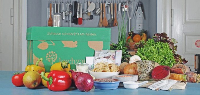 Kochbox mit Gemüse, Hülsenfrüchten und Nudeln © Kochzauber