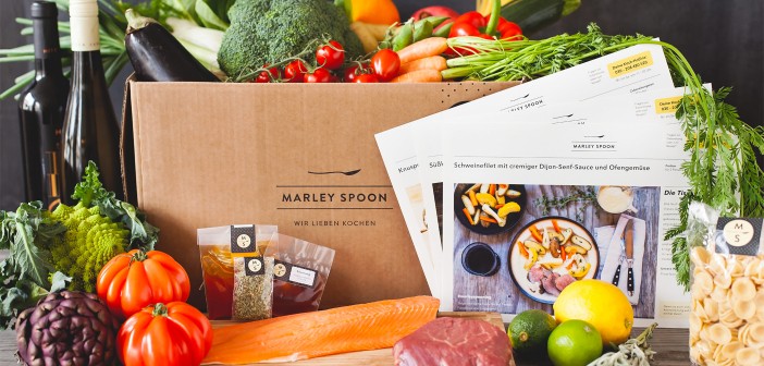 Kochbox mit Gemüse, Fleisch, Fisch und Rezeptkarten © Marley Spoon