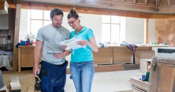 Renovieren mit dem Fachmann ©istock.com/SolStock