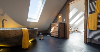 Wohlfühlort zum Entspannen Natursteinbadewanne
