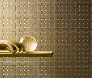 Goldene Tapete mit geometrischem Muster